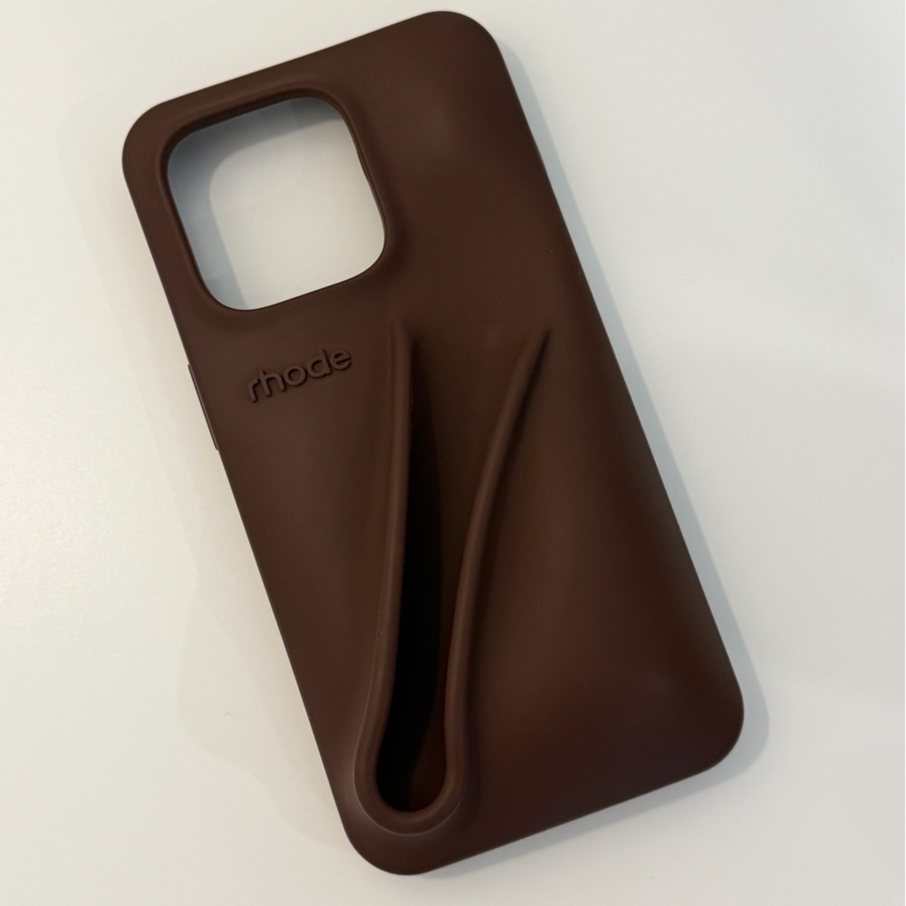 rhode iPhone 14 Pro Espresso Lip Case